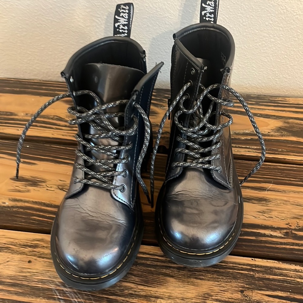 Girls barely warn dr Martin boots. Size 4